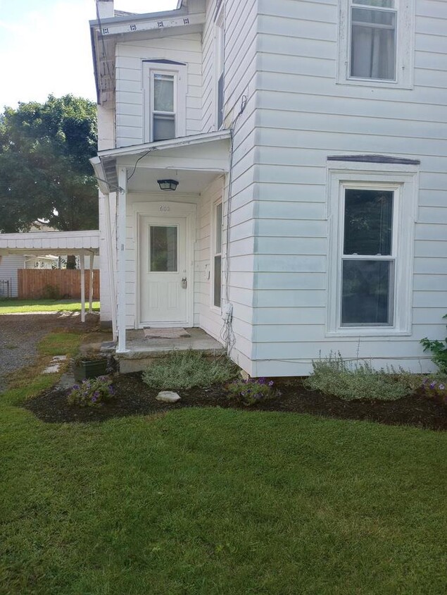 Primary Photo - 602 Porter St