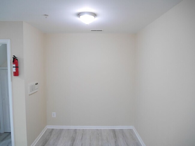 Building Photo - Spacious Townhome- Glen Burnie, MD *PET FR...