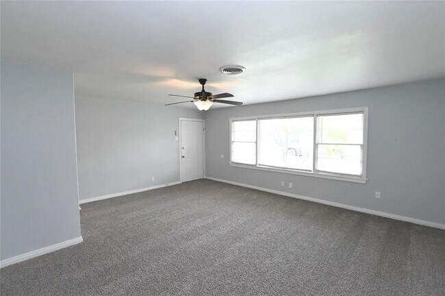 Foto del edificio - 1718 Wayside Dr