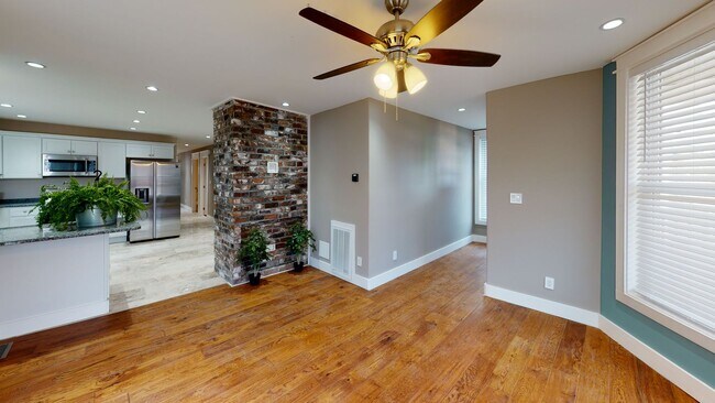Building Photo - Renovated 6BR/4BA Cottage in Fort Sanders ...