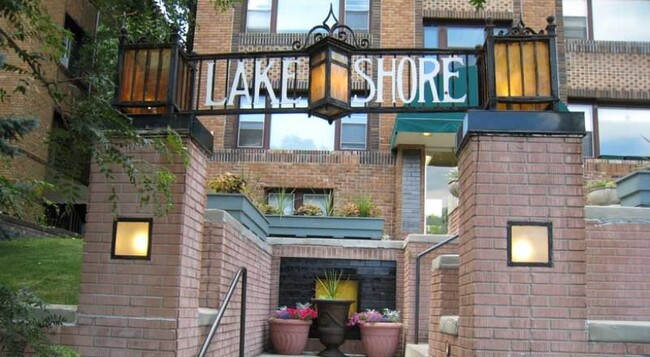 Building Photo - Lakeshore Apartments