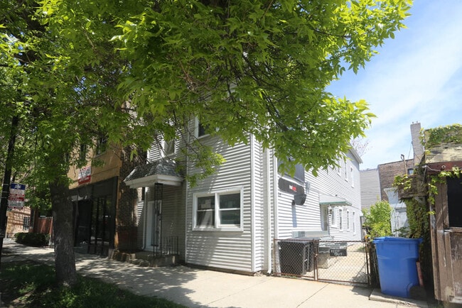 Building Photo - 3907 N Ashland Ave