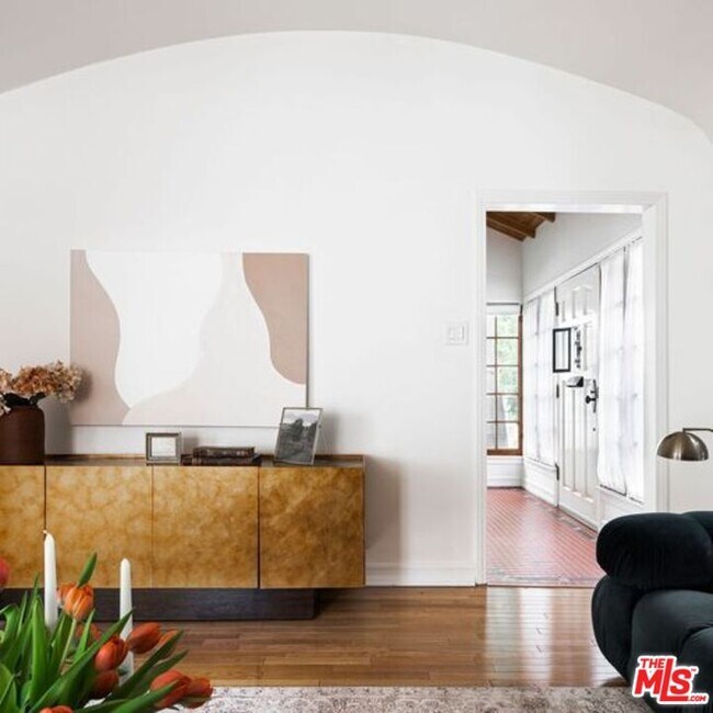 Foto del edificio - 7257 Oakwood Ave
