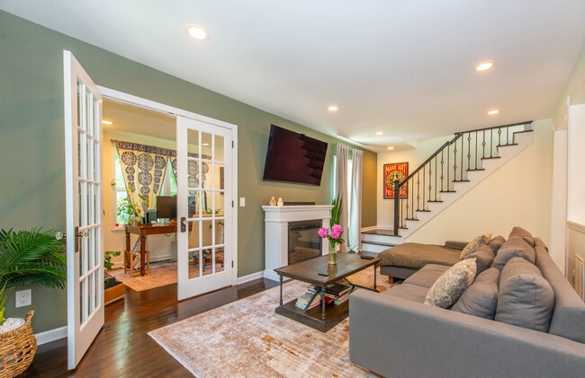 Building Photo - 247 Airmount Ave