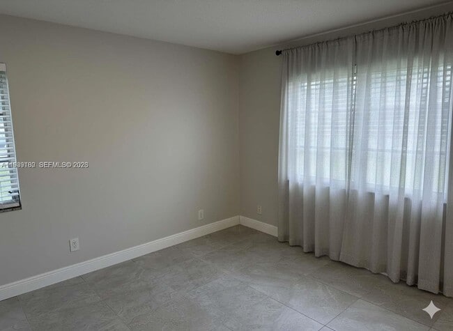 Building Photo - 1630 Embassy Dr