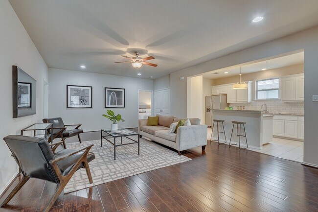 Building Photo - *** MOVE IN 2026 $4500 1st yr * $5500 2nd yr *** 5 Bed 3 Bath Short Walk to TCU Campus