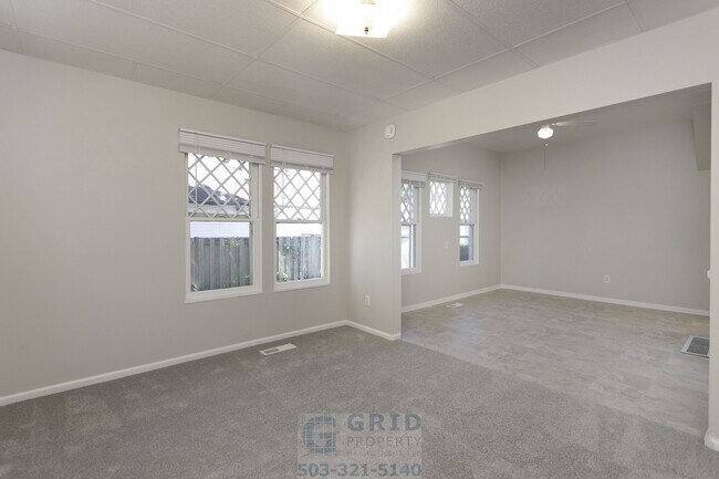 Building Photo - Charming 3 Bedroom Craftsman Home Availabl...