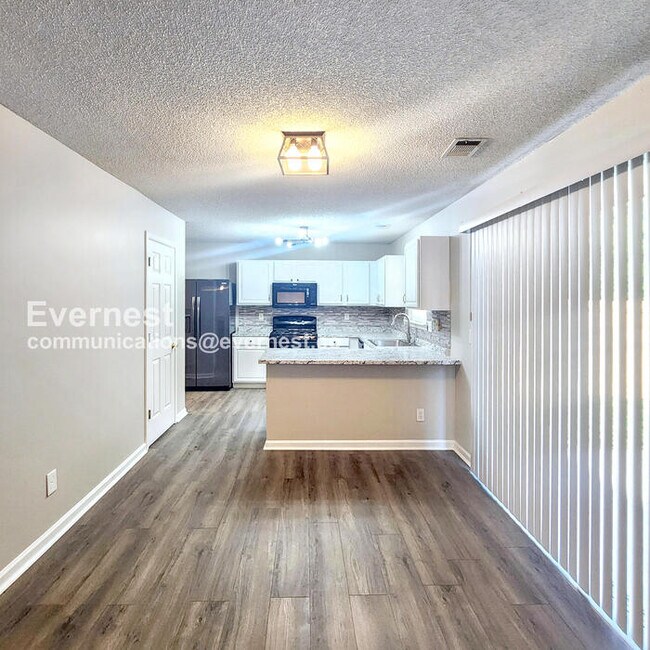 Foto del edificio - 3507 Devon Chase Rd