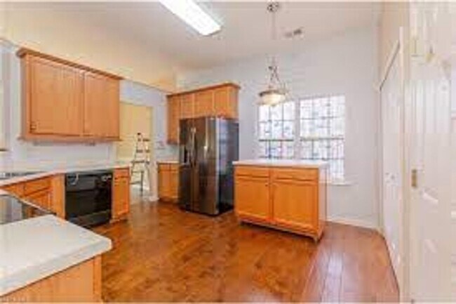 Foto del edificio - 902 Satinwood Dr