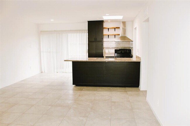 Foto del edificio - 7120 Fondren Rd