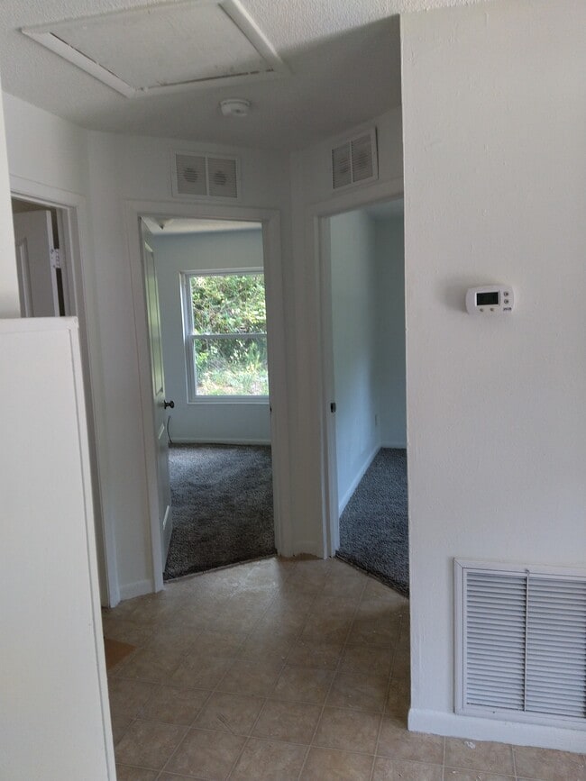 Building Photo - 511 W Garrison Ave