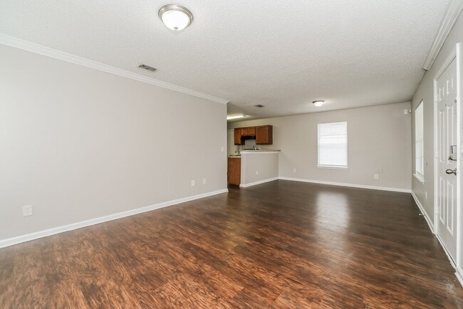 Building Photo - 1540 Golf Forest Dr