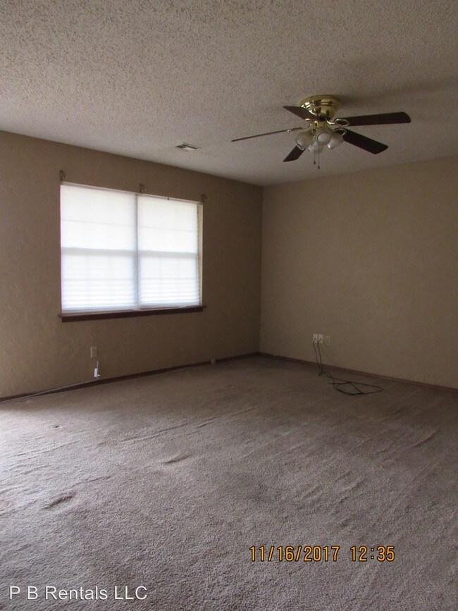 Building Photo - 3902 SW Pecan Pl