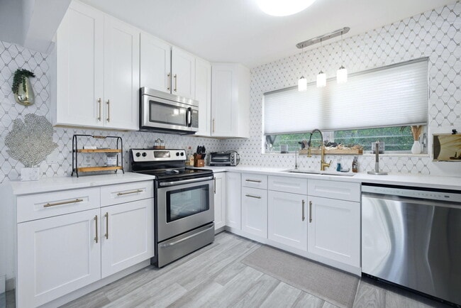 Foto del edificio - 2433 NE 24th St