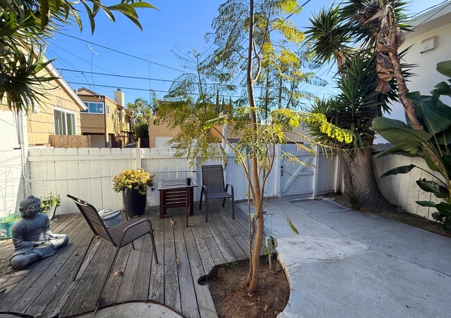 Foto del edificio - Cozy 2BR with Serene Courtyard Escape