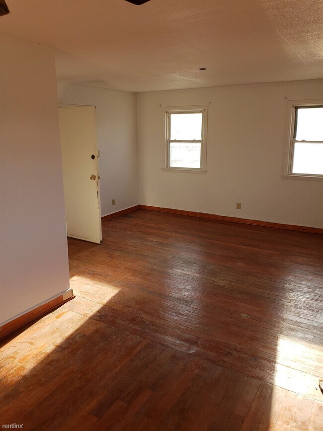 Building Photo - 4244 W Roosevelt Dr