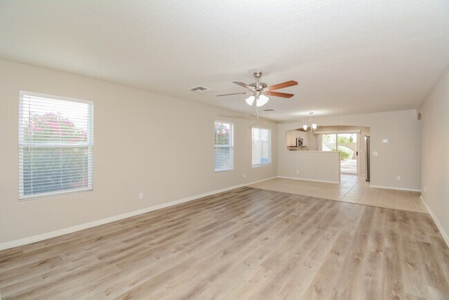 Building Photo - 15438 W Mercer Ln