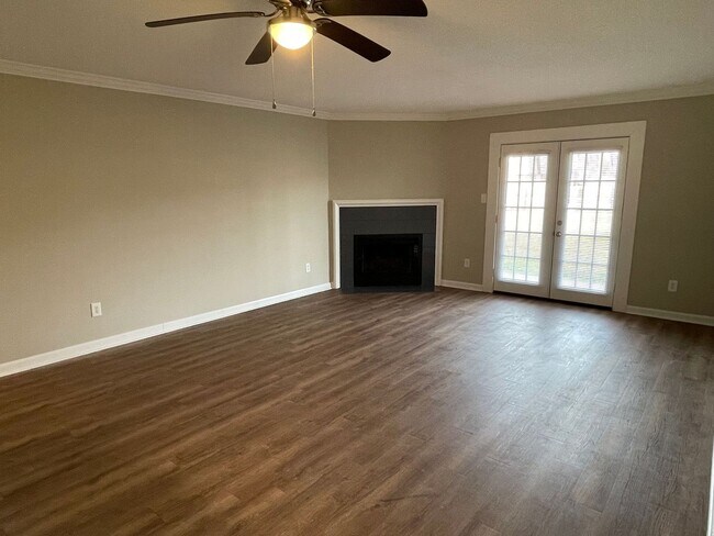 Foto del edificio - UPDATED 3-Bedroom
