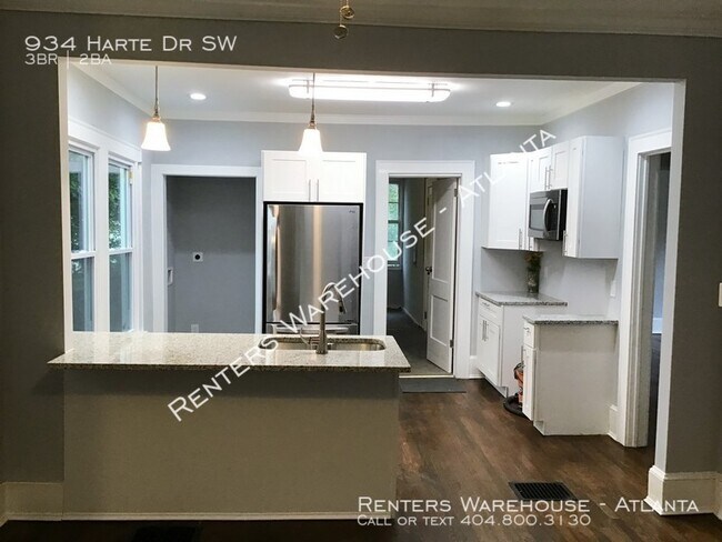 Building Photo - Renovated 3 Bedroom Bungalow in Sylvan Hills!