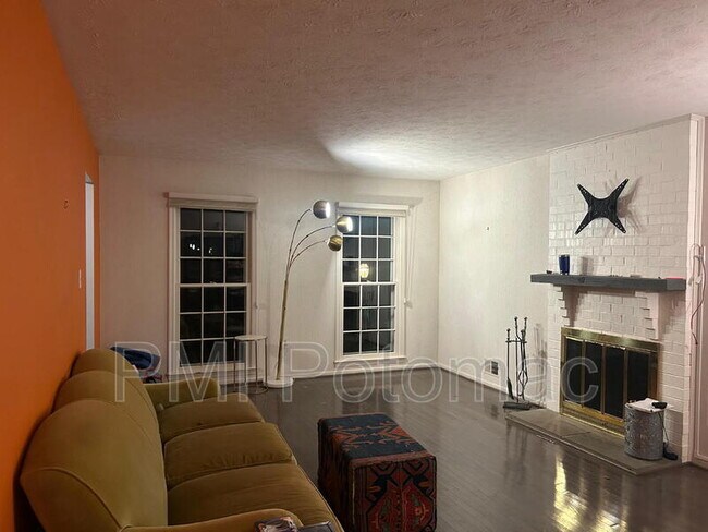 Foto del edificio - 1718 Crestview Dr