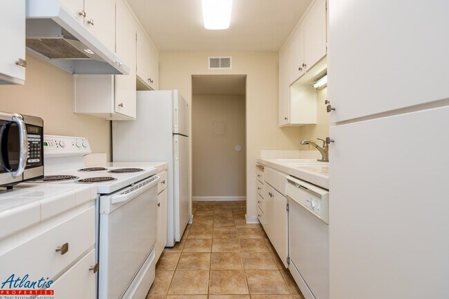Building Photo - 287 Tradewinds Dr