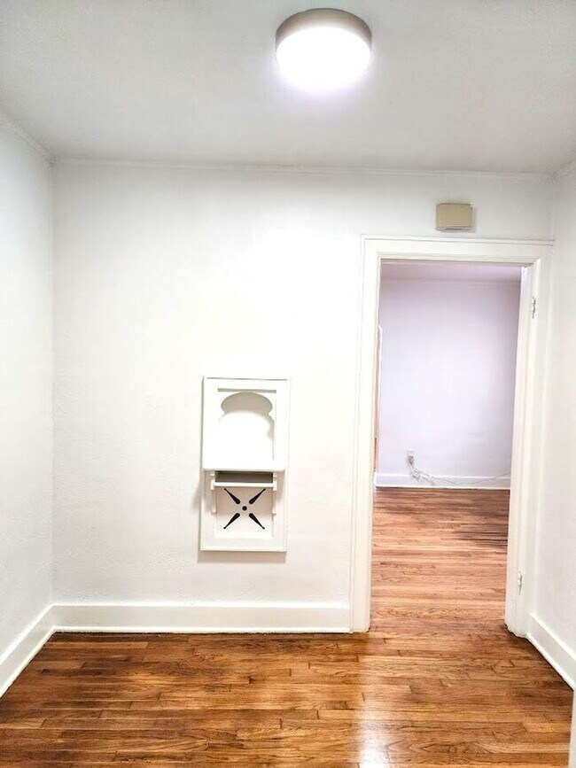 Foto del edificio - Remodeled 1 BED 1 BATH DUPLEX MIILER'S BLVD HISTORIC DISTRICT