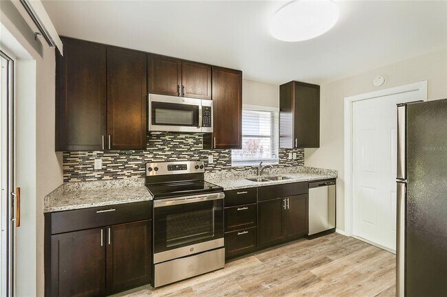 Building Photo - 2459 Indigo Dr