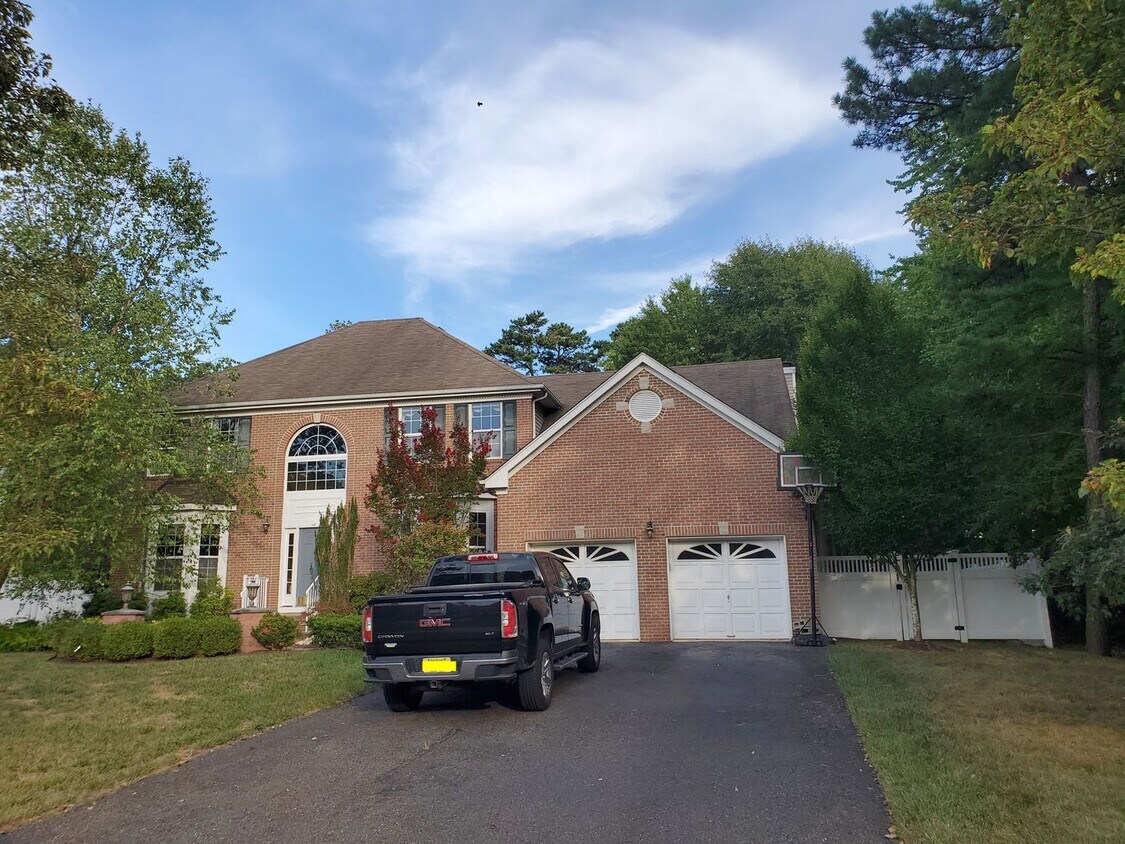 Primary Photo - Large home with finished basement, 2-car g...