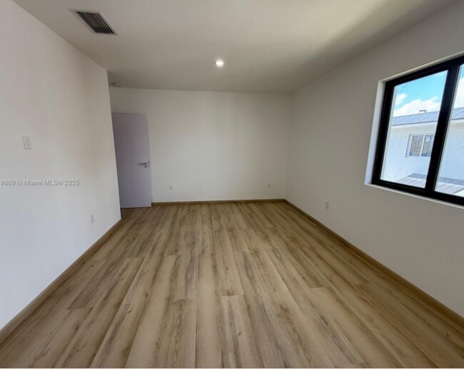 Foto del edificio - 936 NW 10th St
