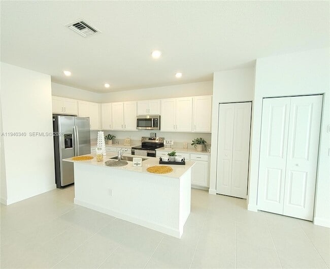 Foto del edificio - 400 SE Crossoak Ln