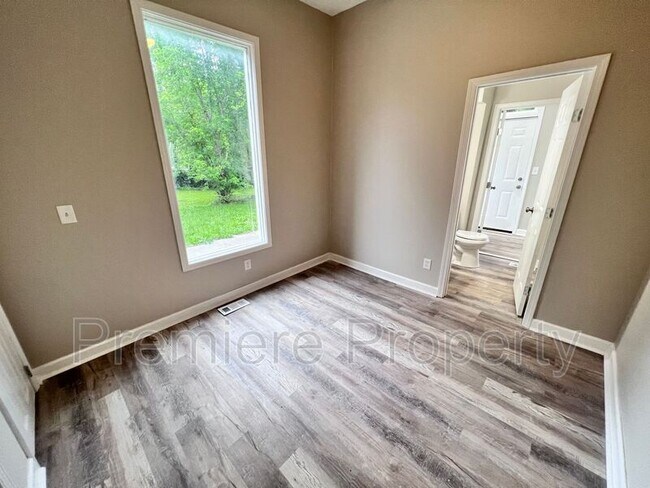 Building Photo - 3543 Flora Ave