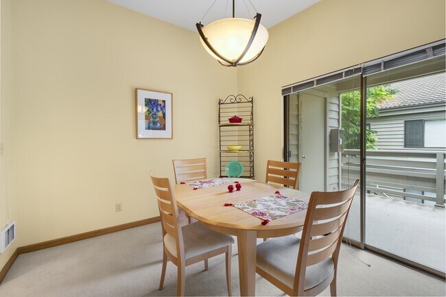 Building Photo - Tree House in the Heart of Downtown Bellevue