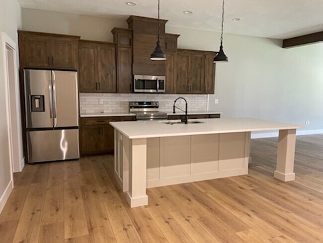 Foto del edificio - New Construction 3bd/2ba duplex Available ...