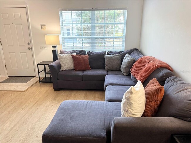 Foto del edificio - 2246 Lake Woodberry Cir