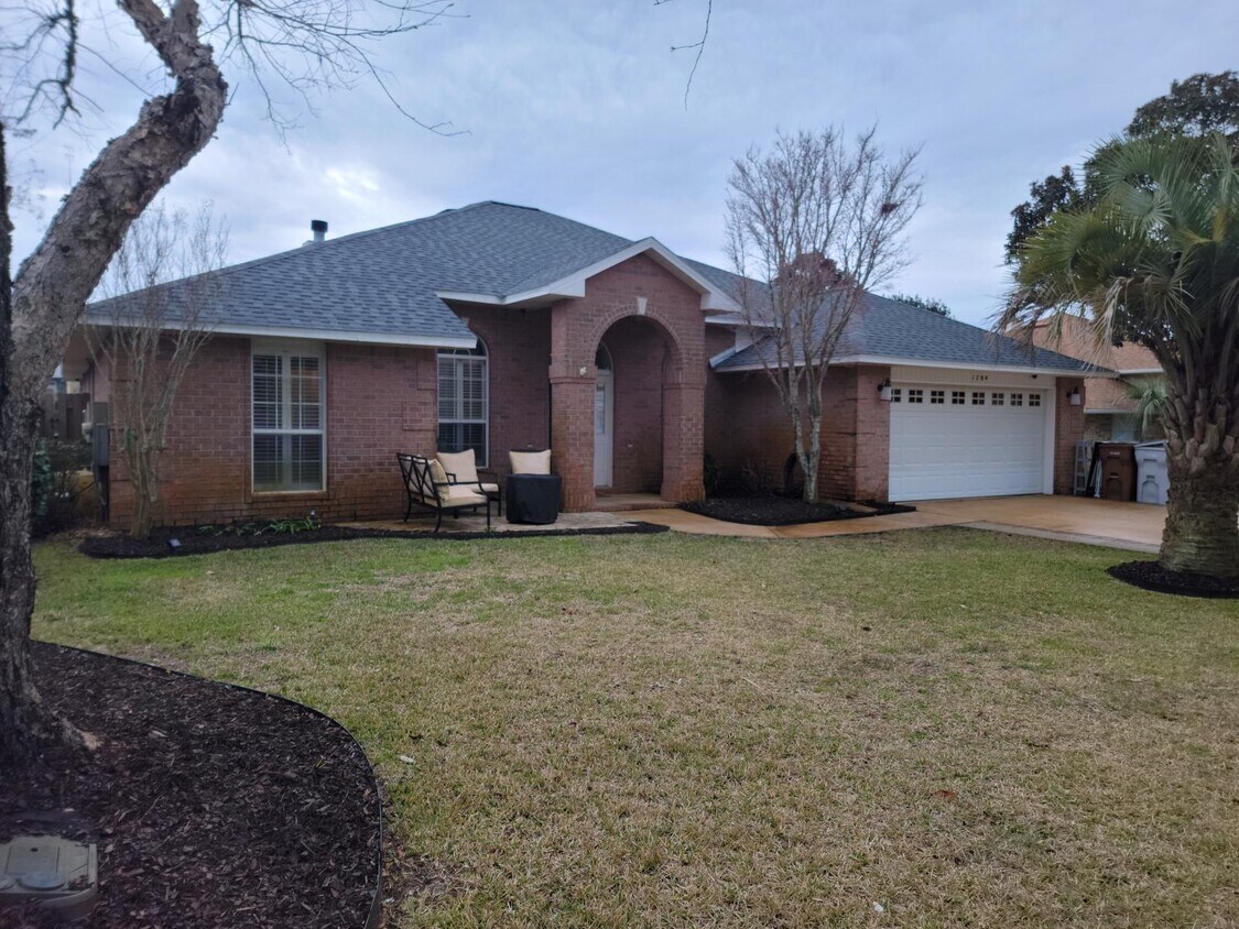 Primary Photo - 1704 Turkey Oak Dr