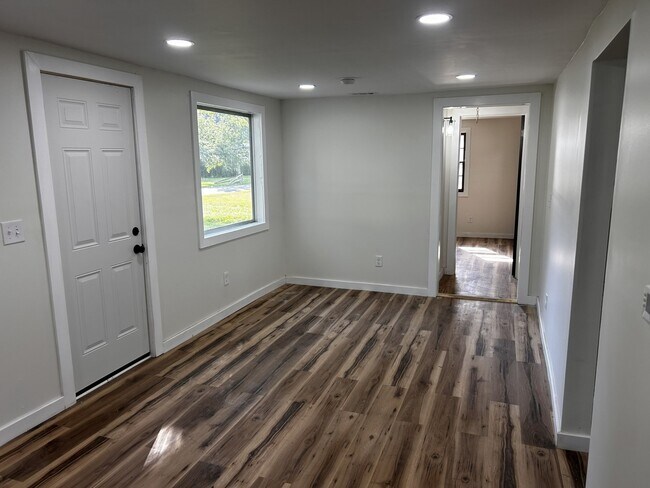 Foto del edificio - 1022 Logan Ave