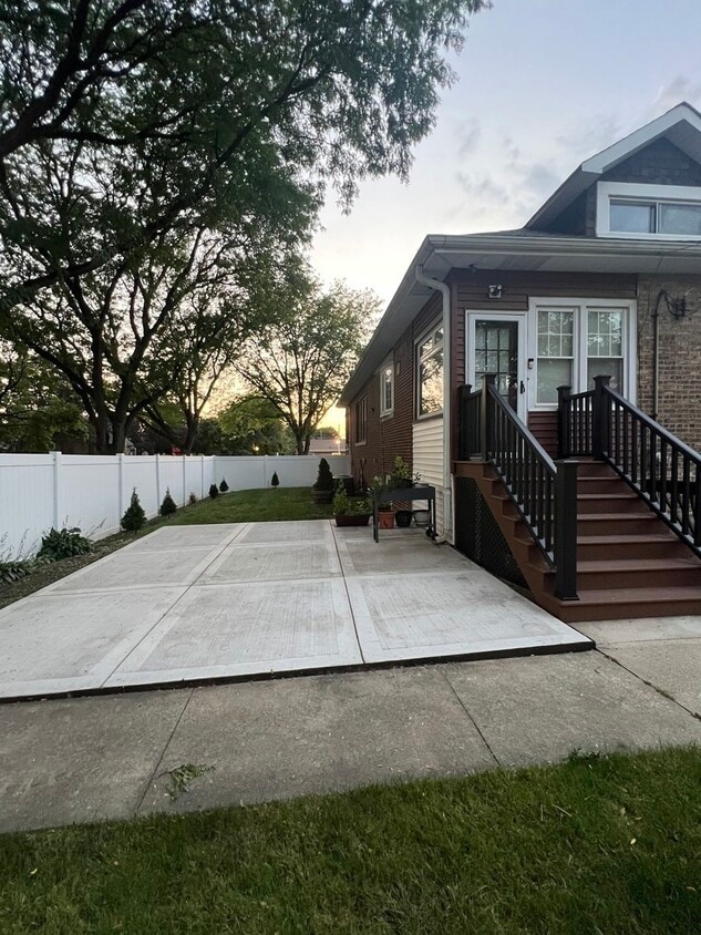 Building Photo - 10357 S Campbell Ave