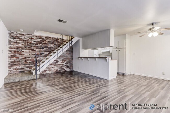Building Photo - 2 br, 1 bath Townhome - 2108 Lemontree Way...