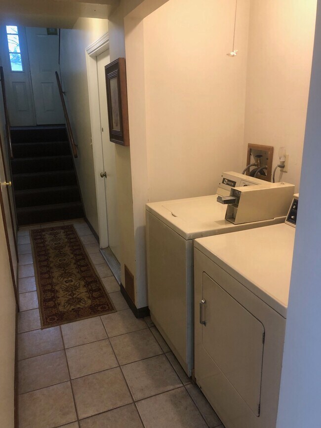 Lavandería en áreas comunes - 309 Olsen St