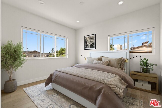 Foto del edificio - 5019 W Maplewood Ave