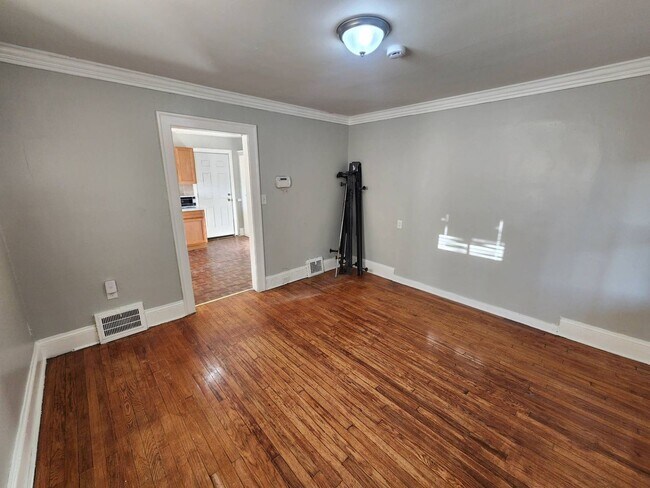 Foto del edificio - 14301 Kingsford Ave
