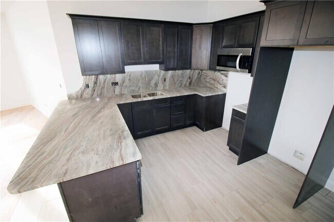 Foto del edificio - 130 Taunton Ave