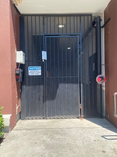 Foto del edificio - MUST. LIVE. HERE.