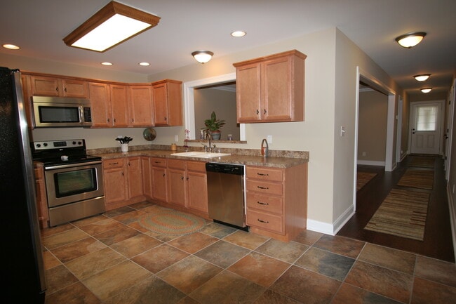 Building Photo - 9008 Landon Ln