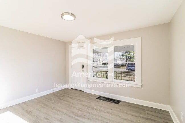 Building Photo - 1824 Winona Dr