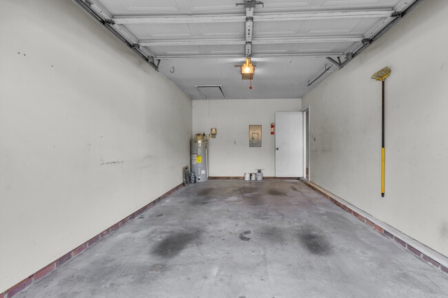 Building Photo - 1615 RaceTrack Rd