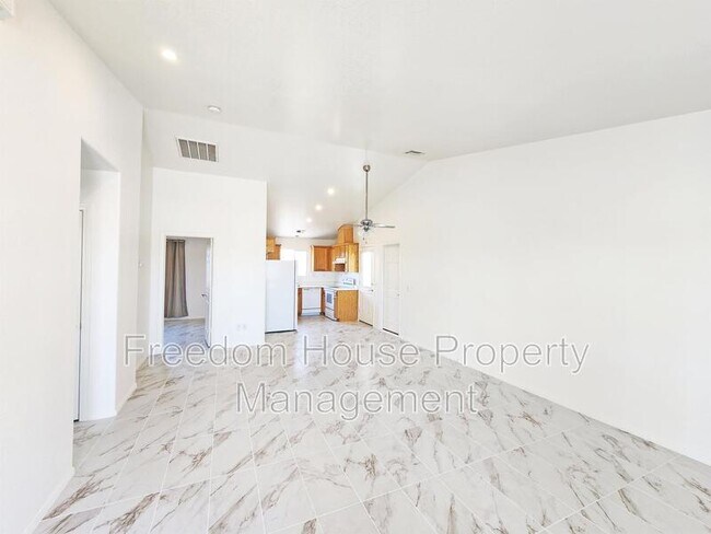 Foto del edificio - 600 San Lorenzo St