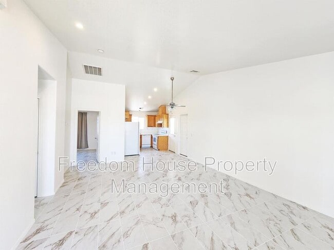 Building Photo - 600 San Lorenzo St