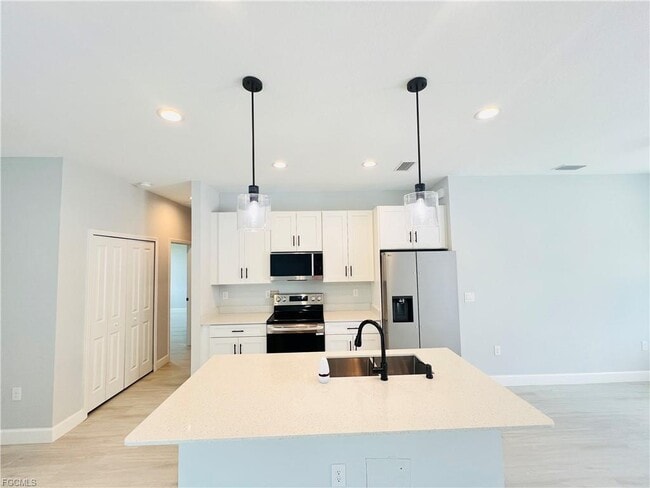 Foto del edificio - 2718 Helen Cir