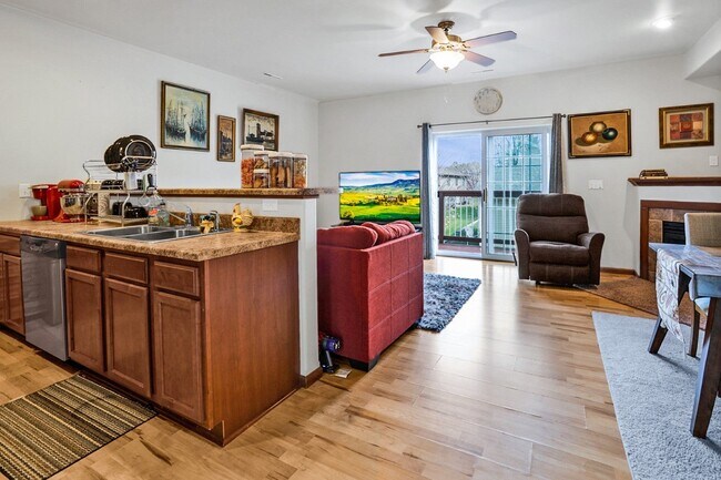 Foto del edificio - Luxury Iowa City townhouse close to UIHC and Kinnick